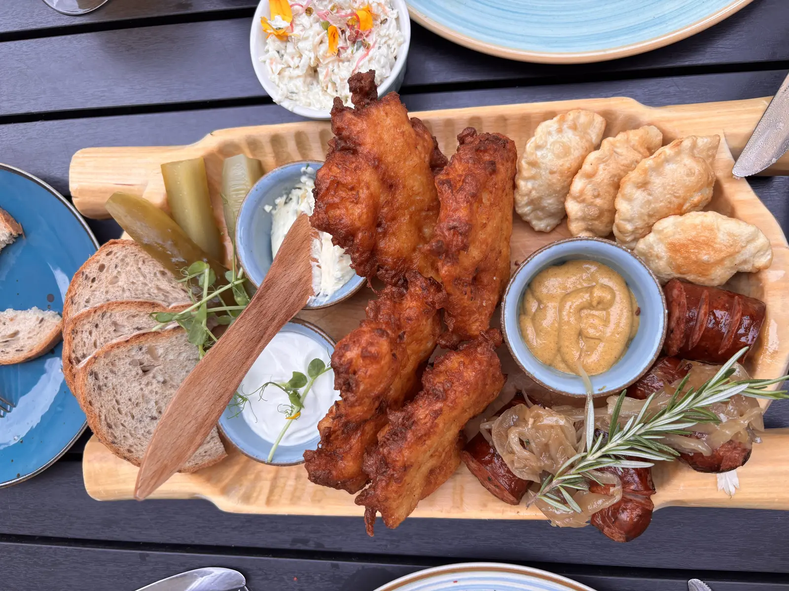 Le plateau de charcuteries et pierogi (talerz przysmaków mięsny) du restaurant Domowe Przysmaki à Cracovie