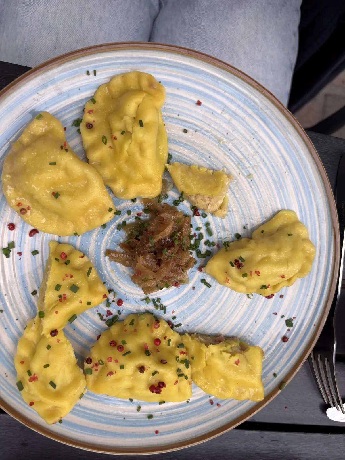 Des pierogi chłopskie (raviolis polonais) servis chez Domowe Przysmaki à Cracovie