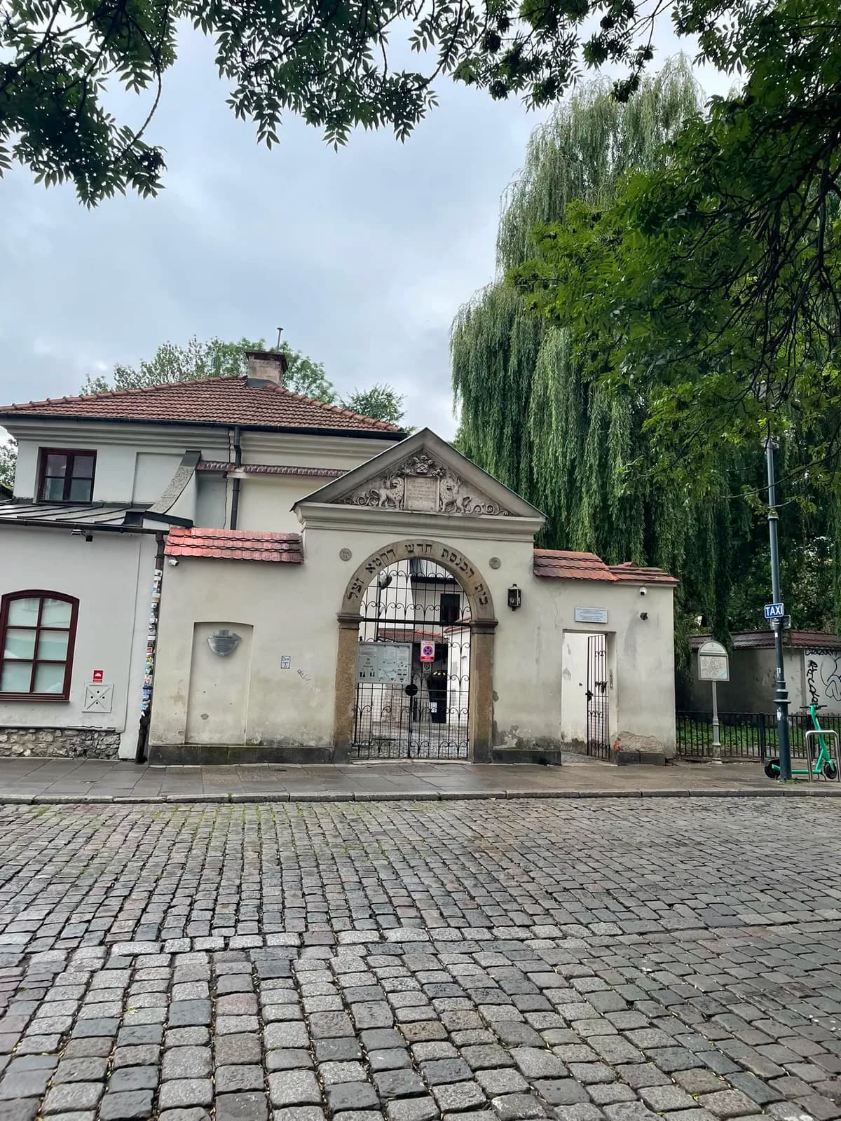 Il portale della sinagoga Remuh, nel quartiere ebraico di Kazimierz a Cracovia