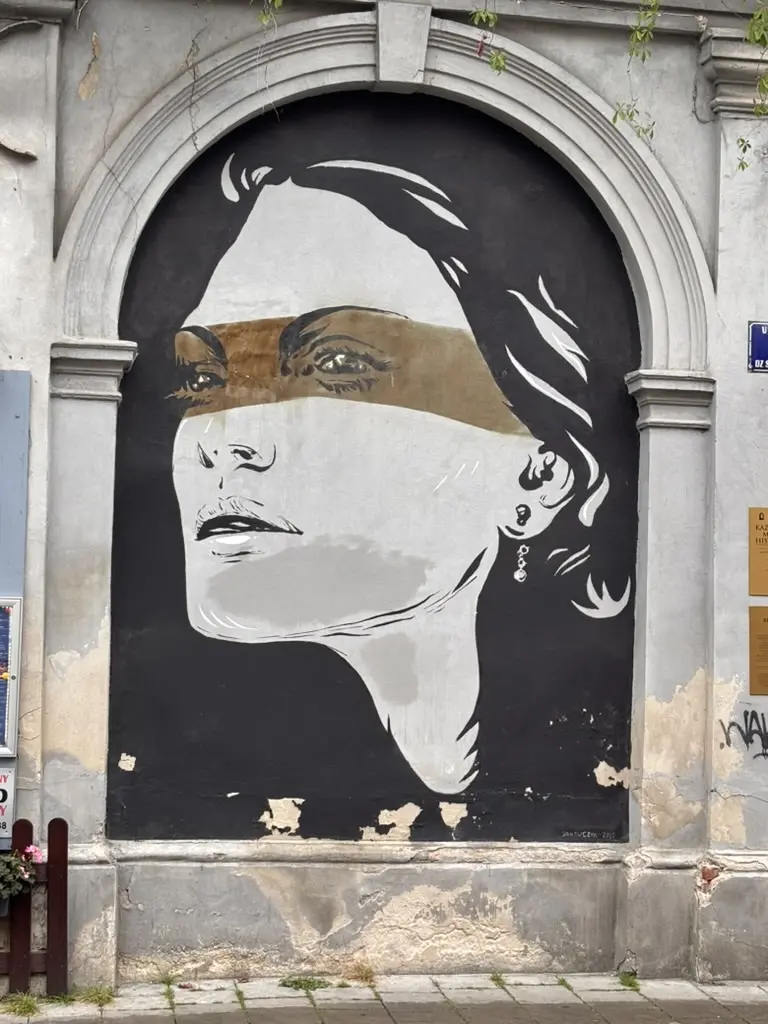 Fresque de street art dans le quartier juif de Kazimierz, Cracovie