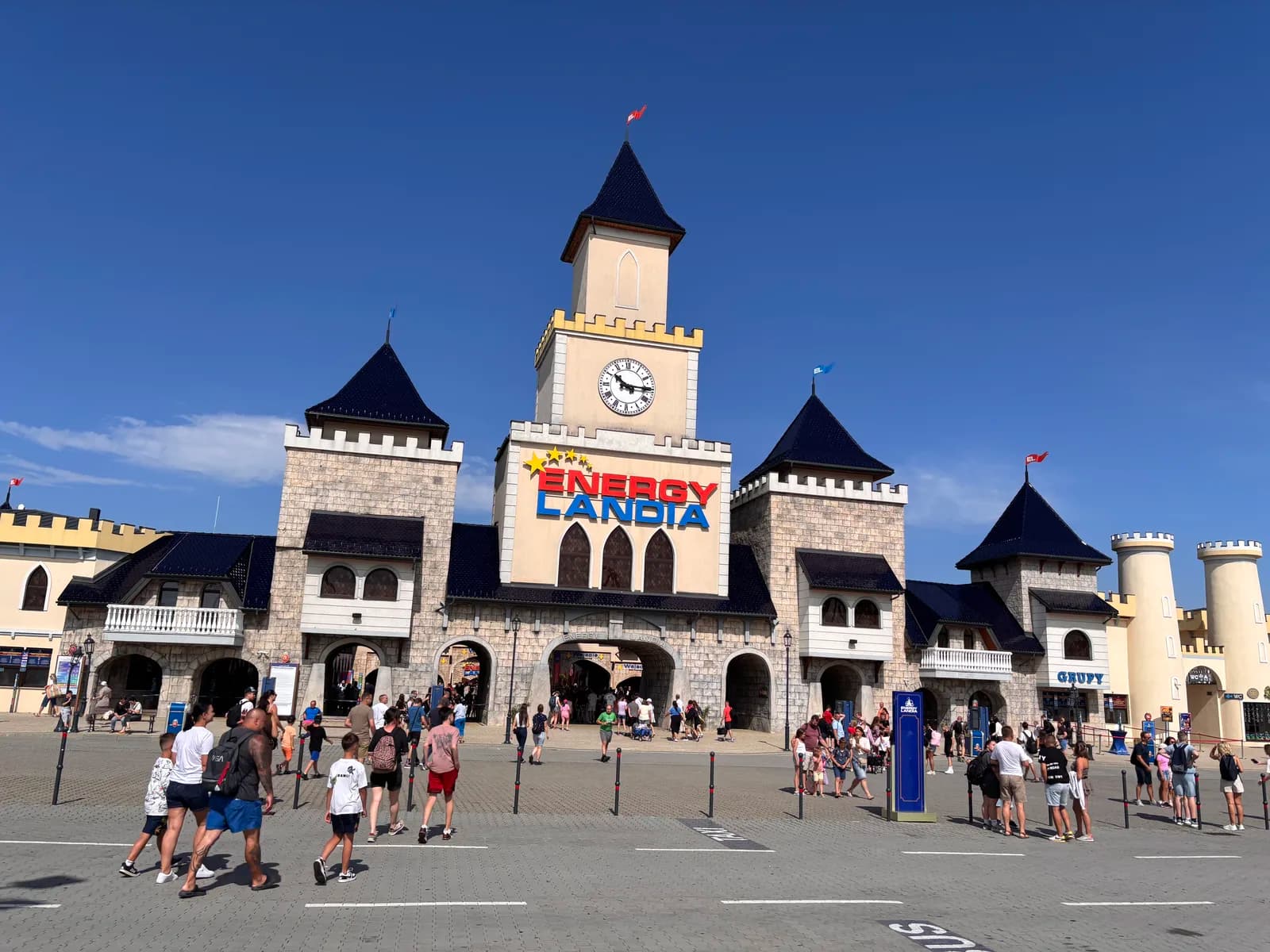 Un'attrazione ad alta emozione di Energylandia, uno dei più grandi parchi d'Europa