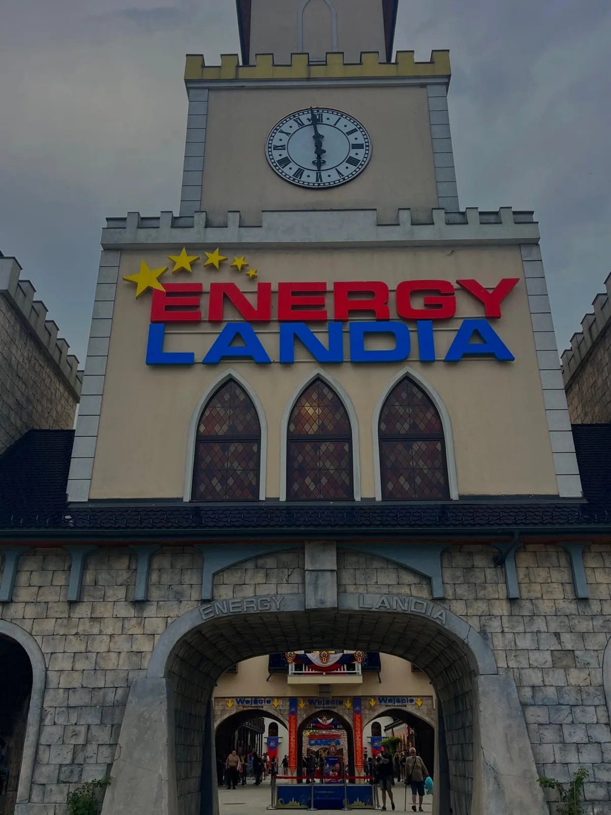 Strutture e scenografie del parco Energylandia