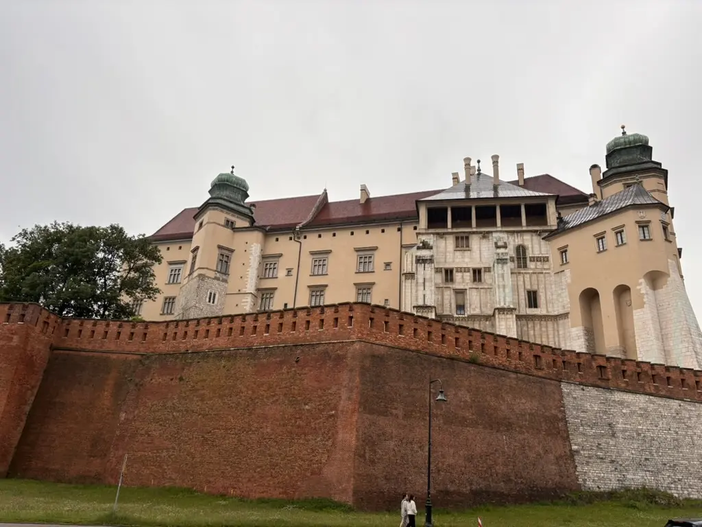 Le mura e la facciata del castello reale di Wawel, Cracovia