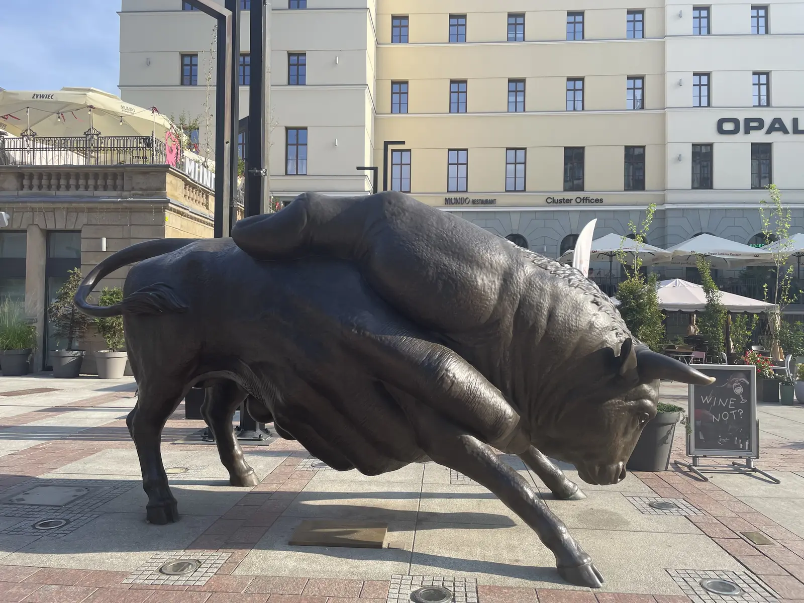 Le taureau de bronze, sculpture emblématique du centre de Katowice