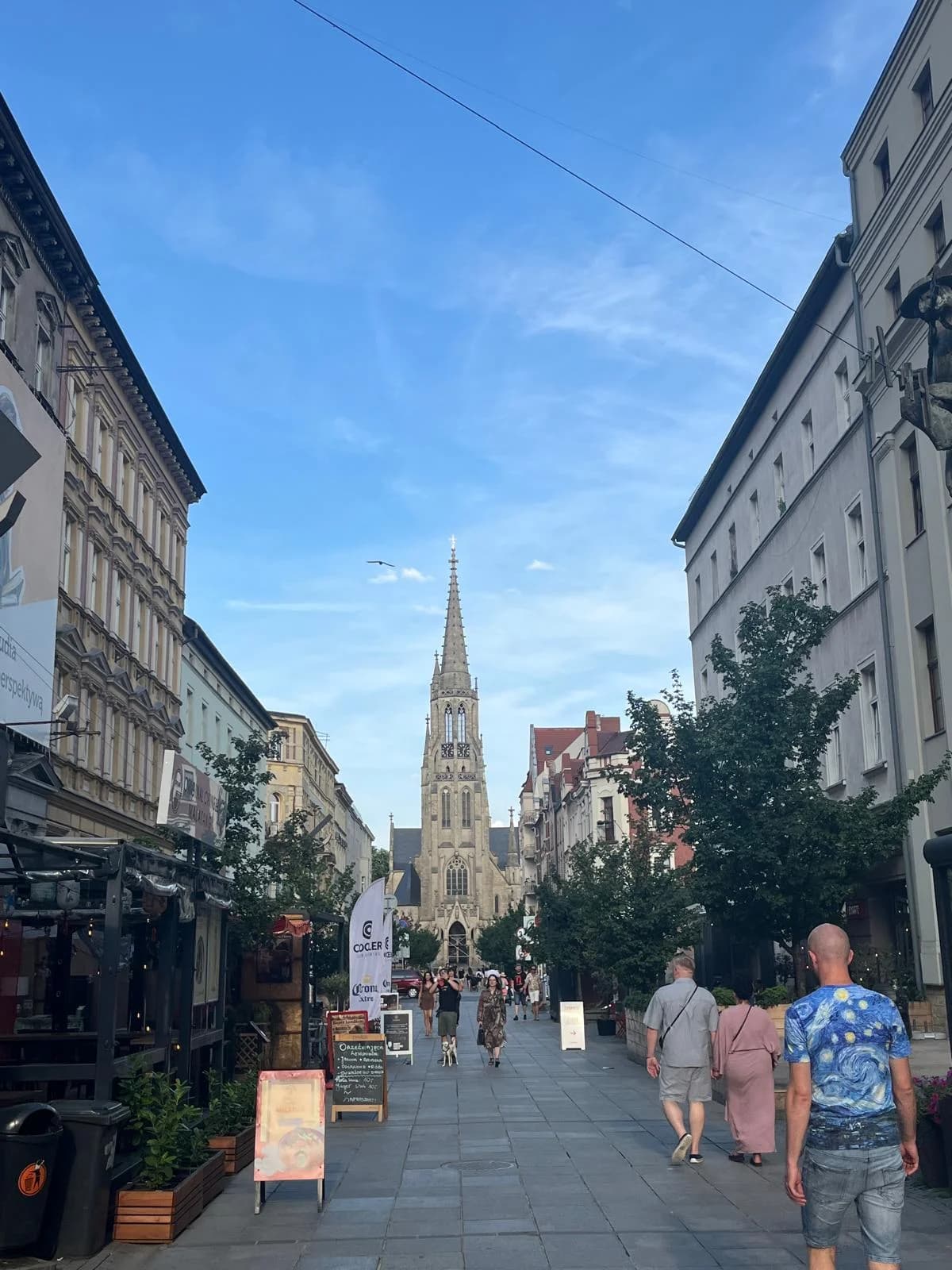 Katowice, via Mariacka con la chiesa di Santa Maria (Kościół Mariacki) sullo sfondo