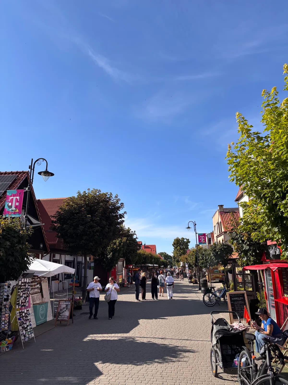 Les commerces de la rue piétonne de Hel