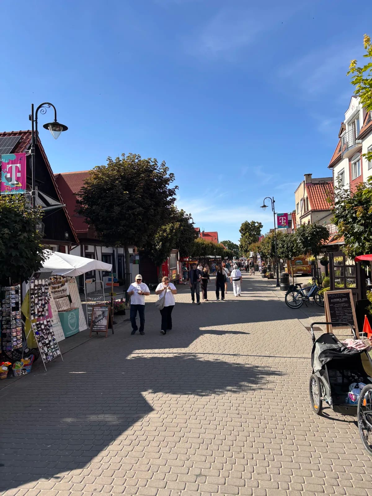 La rue piétonne principale du village de Hel