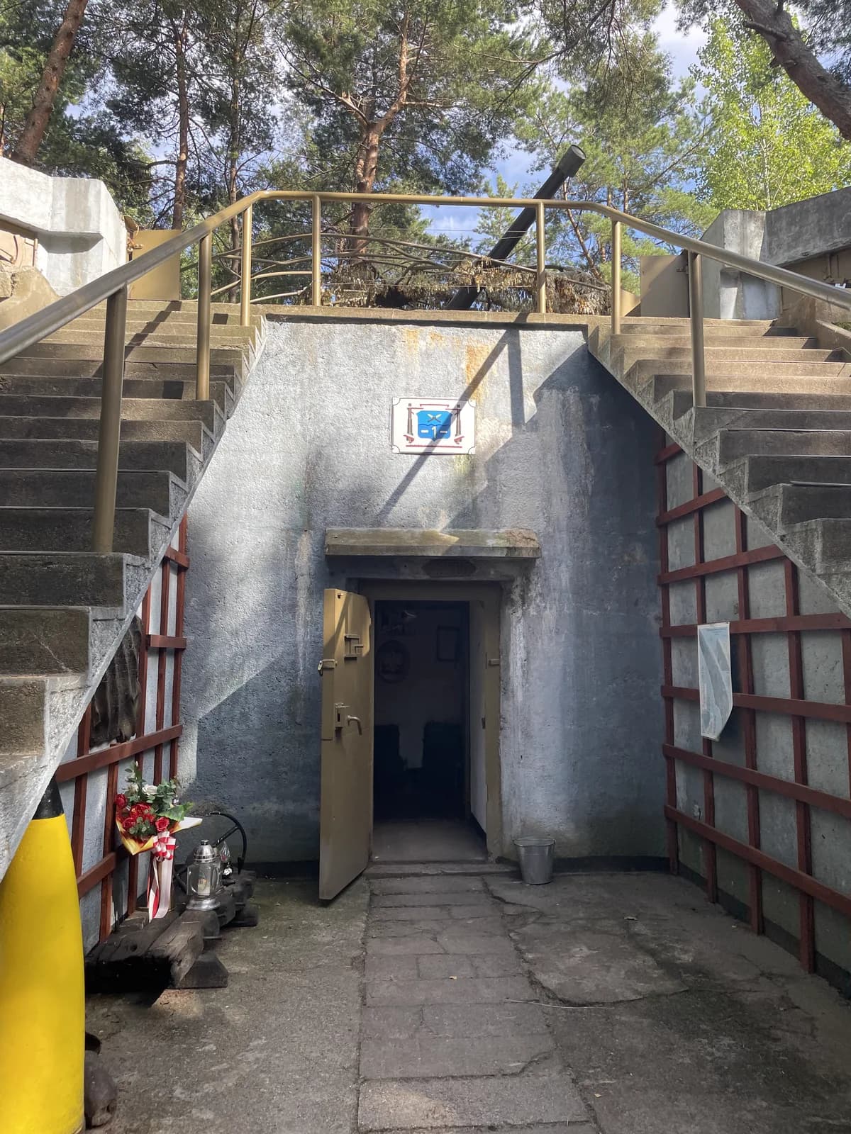 Entrée d'un bunker de la Seconde Guerre mondiale sur la presqu'île de Hel