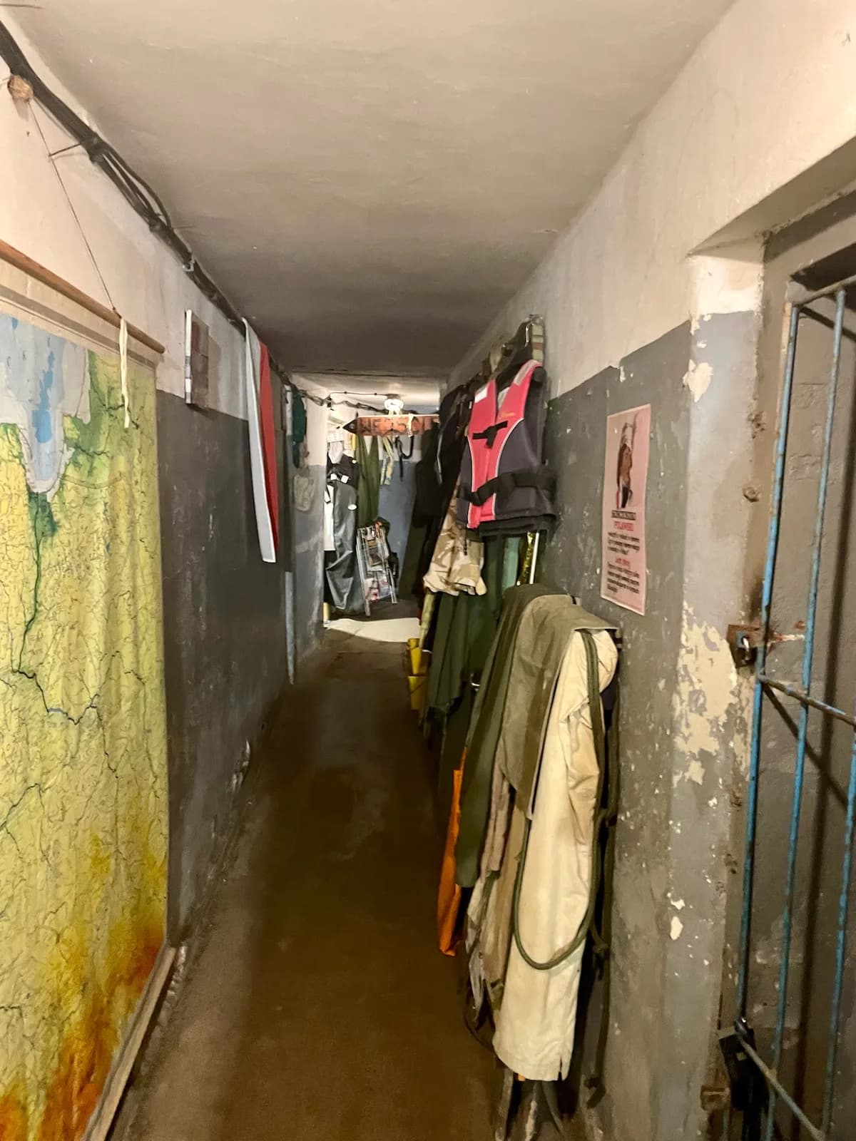 Intérieur d'un bunker du musée de la Défense côtière de Hel